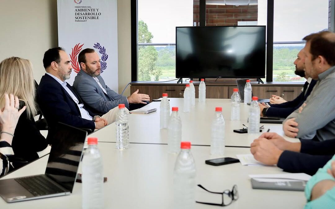 MADES y gremios empresariales trabajan juntos para fortalecer la gestión de residuos en Paraguay
